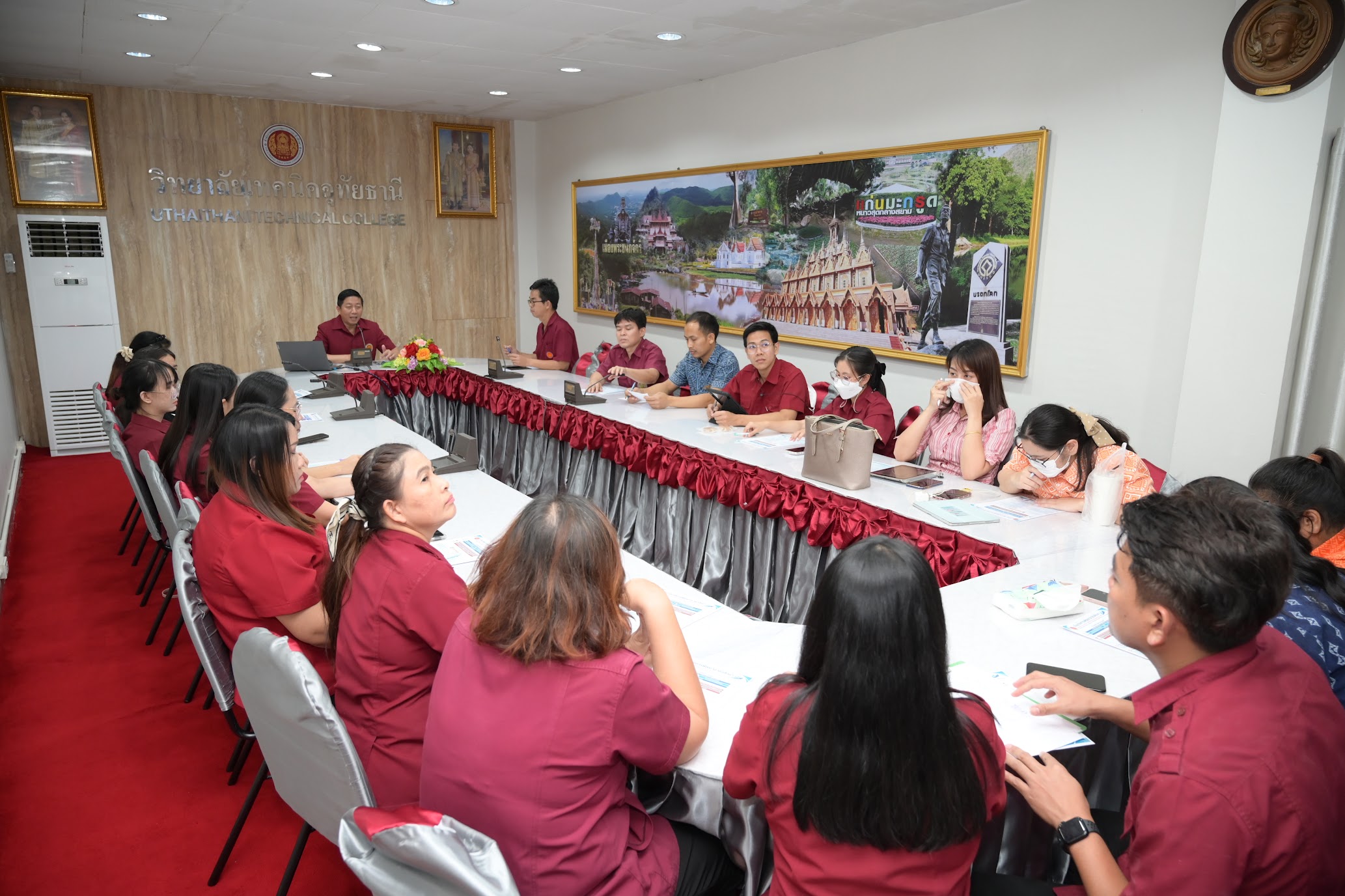 ประชุมเพื่อเตรียมความพร้อมแนวทางการตรวจเยี่ยมสำนักงานคณะกรรมการการอาชีวศึกษา หลังเทศกาลปีใหม่ของรัฐมนตรีว่าการกระทรวงศึกษาธิการ (พลตำรวจเอก เพิ่มพูน ชิดชอบ)