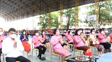 ทำบุญตักบาตรส่งท้ายปีเก่าวิถีไทย ต้อนรับปีใหม่วิถีพุทธ