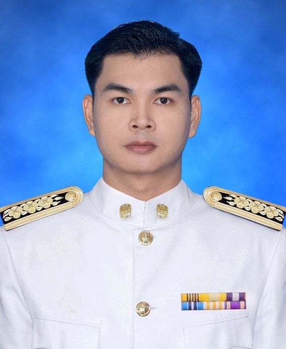 นายพีรพัฒน์ พรมแตง